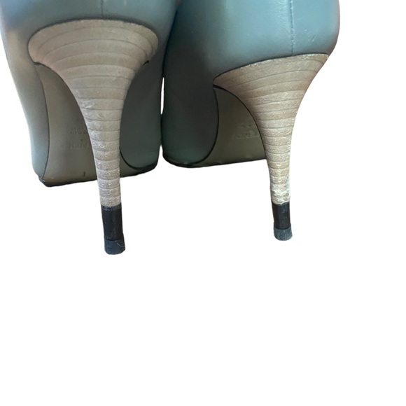 Fendi Gray Leather Stiletto Closed Toe Pumps Heels size 8 - Picture 8 of 12